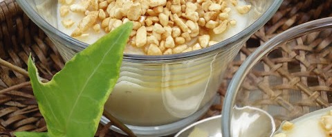 Crema di mandorle con granella e miele di castagno