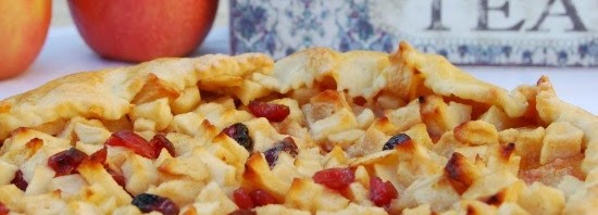 Torta rapida di mele e mirtilli rossi