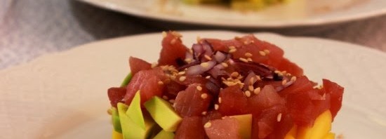 Tartare di tonno, mango e avocado con dressing di soia e zenzero