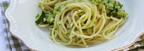 Spaghetti al pesto di porri e zucchine