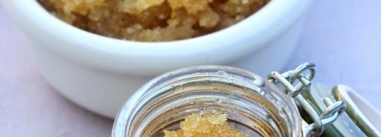 Scrub per il corpo allo zucchero di canna