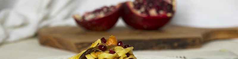 Tagliatelle con sugo di zucca porcini e melagrana