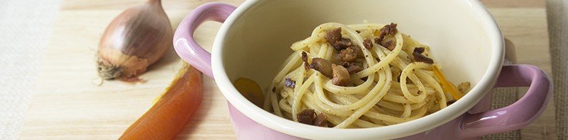 Spaghetti alla bottarga e briciole tostate
