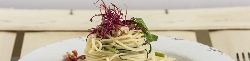 Spaghetti e agretti con ragù di pesce persico