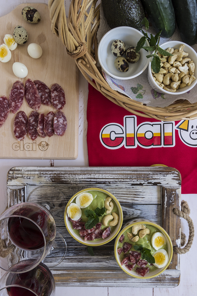 Gazpacho verde con uova di quaglia, anacardi e Salsiccia Casareccia Clai